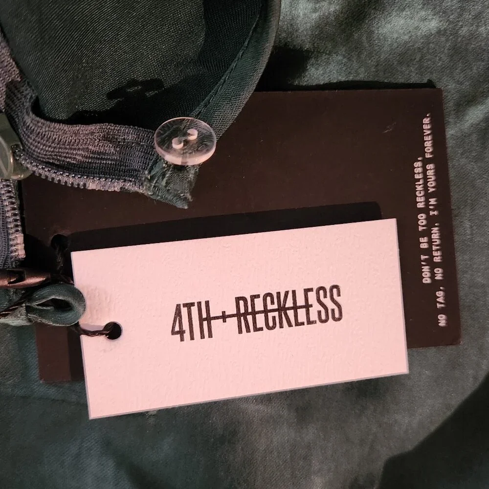 4th Reckless Low back Green gown - Picture 8 of 8